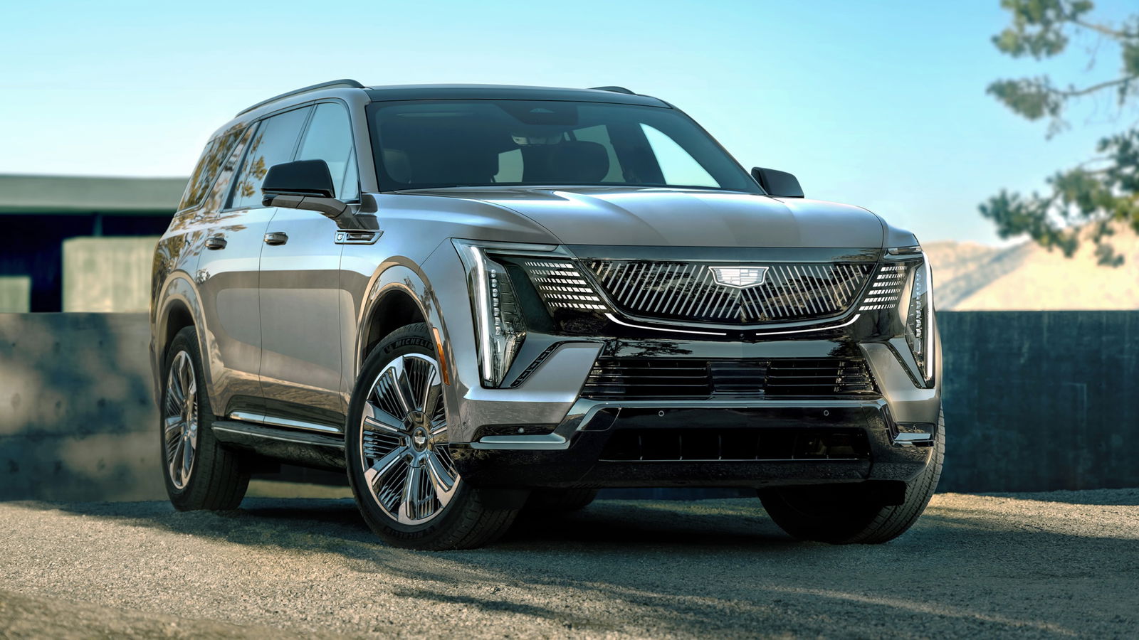 Cadillac Escalade IQL - front